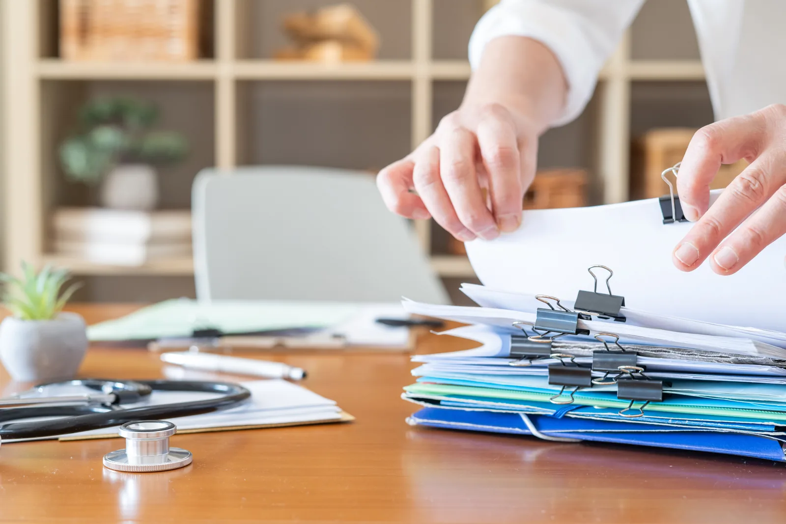 Revisión y ordenación de la documentación médica de un caso